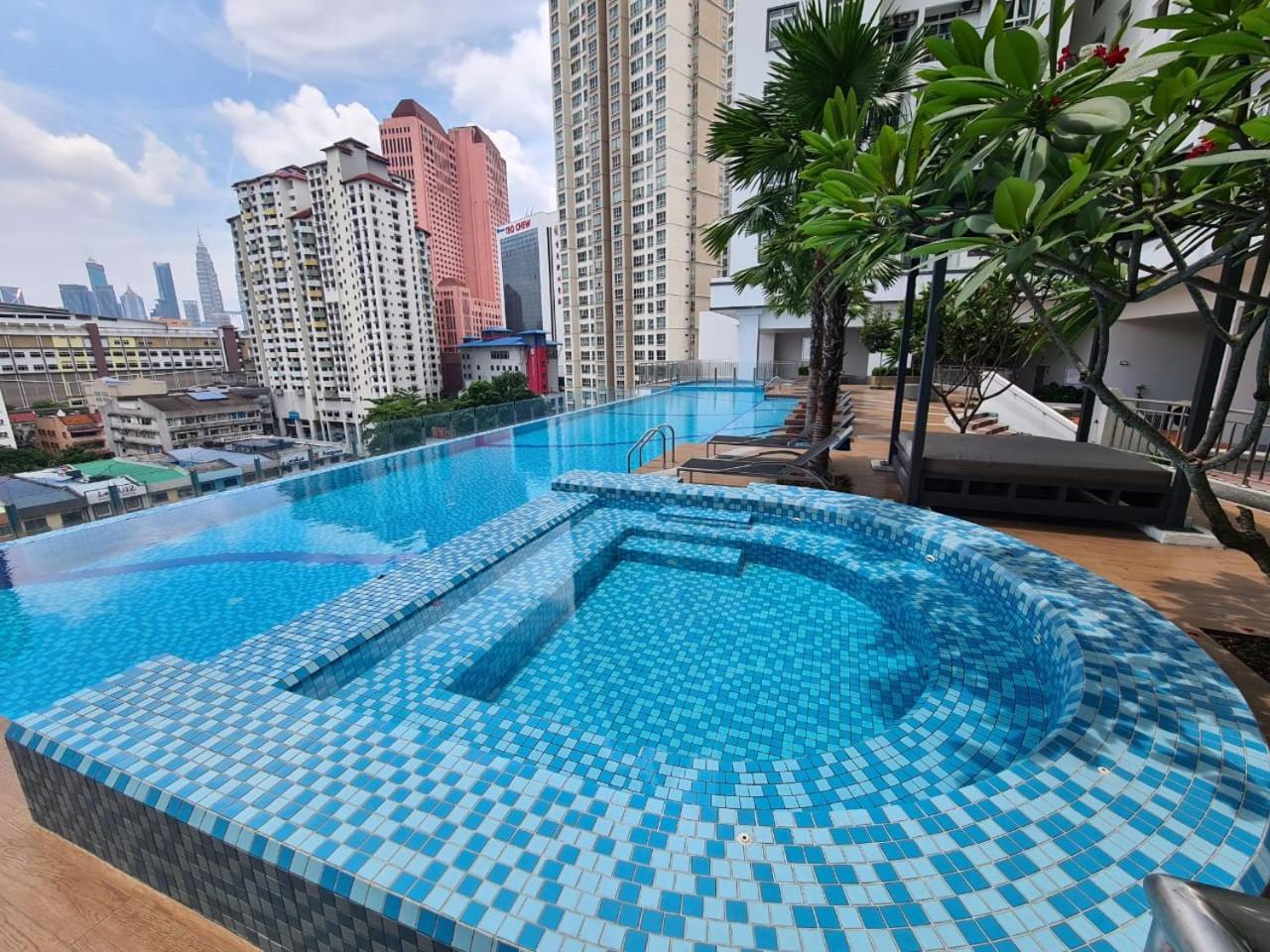 Tr 2br Kl View Near Mrt Lrt Monorail * Kuala Lumpur
